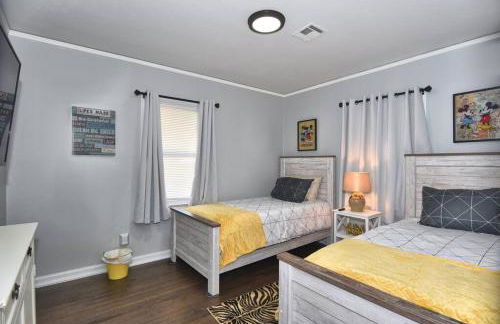 BLUE FLAMINGO'S CHARMING HOME-Heart of Tulsa2- Cherry St-Expo-11th - Foto 18