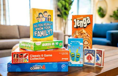 Spacious w Hot Tub, Fire Pit, Deck, Grill and WiFi - Foto 24