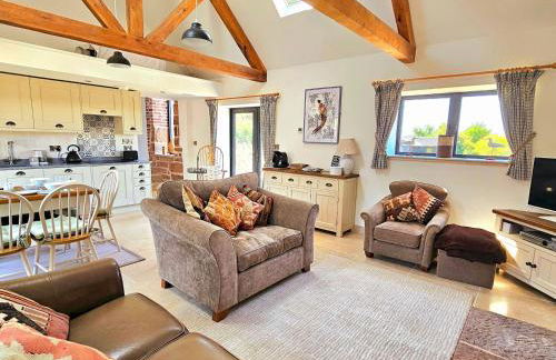 Beautiful Views Historic 16th Cent Barn Conversion - Pass the Keys - Foto 6