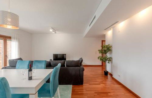 Modern 2 bedroom apt 20 min from city center - Foto 9