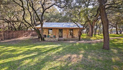 Blanco Riverfront Historic Home, 3 Mi to Downtown! - Foto 2