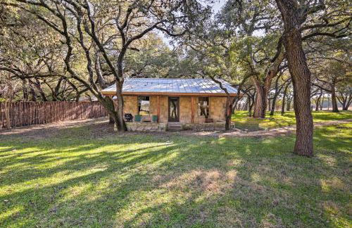 Blanco Riverfront Historic Home, 3 Mi to Downtown! - Foto 2