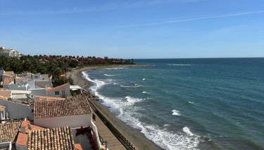 Beachfront Design LUX Studio Apartment - Photo 2