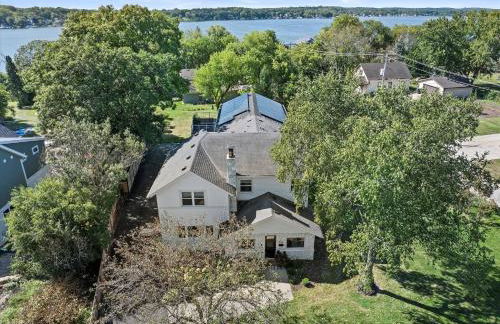 Luxury Lakeview Stay | Main&Guest House, Sleeps 10 - Foto 46