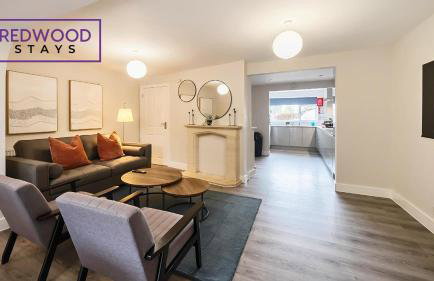 3-Bedroom Serviced House, Free Parking for 2 Cars, Free WiFi By Redwood Stays - Foto 16