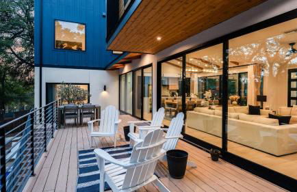 Modern Oasis w Pool Hot Tub Rooftop Deck Home Theater Mariposa Retreat by AvantStay - Foto 6