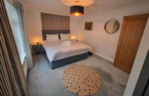 Spacious home with panoramic sea view, free parking EV & large garden - Photo 10