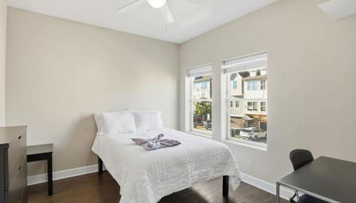 Relax and Explore Poolside Stay Near Local Spots - Foto 4