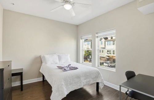 Relax and Explore Poolside Stay Near Local Spots - Foto 4