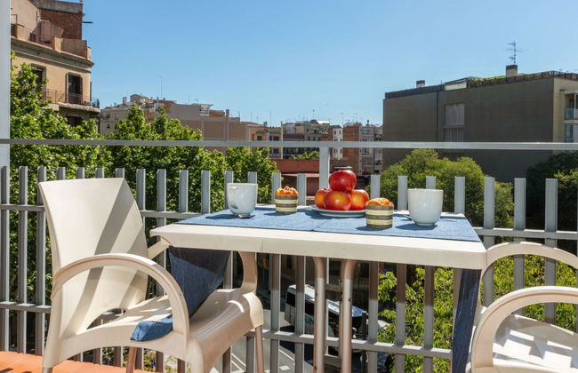 3 bedroom Apartment in Barcelona - Photo 5