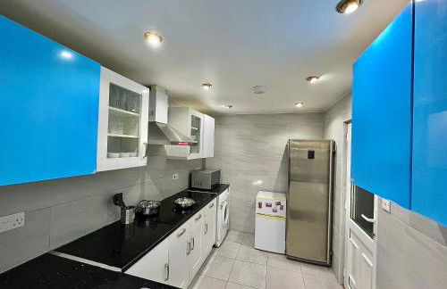 Cosy Stylish Guest House with Private Patio and Gym Gear - Foto 10