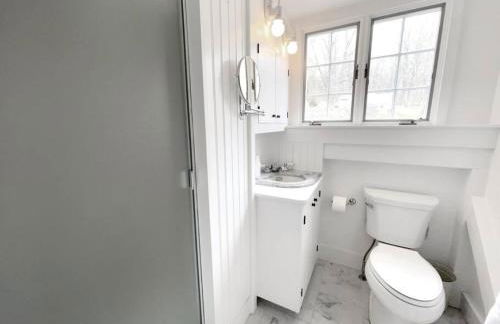 Historic Estate - 5 min to Mohawk Mt Ski Resort - Foto 24