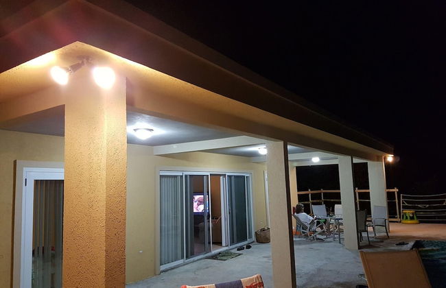 Je Suis Jamaica - 4 B R Beachfront Villa w Staff - Photo 55