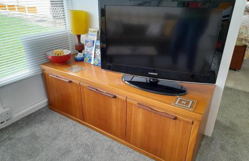 'Retro Retreat' Holiday chalet in the Norfolk Broads - Photo 9