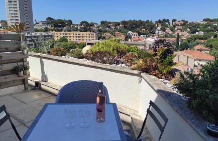 grand studio terrasse de standing, pleine vue village et proche mer - Foto 6