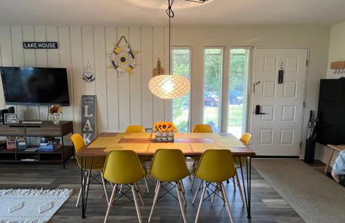 Newly Updated Modern, Spacious, and Cozy Condo- Right on the Lake! - Foto 43