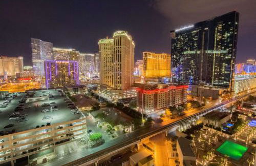No Resort Fee Strip View Balcony+ Valet Parking - Foto 4