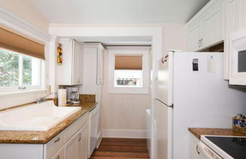 Catch A Wave 2 Blocks to the Beach Two-Story With Porch - Foto 8