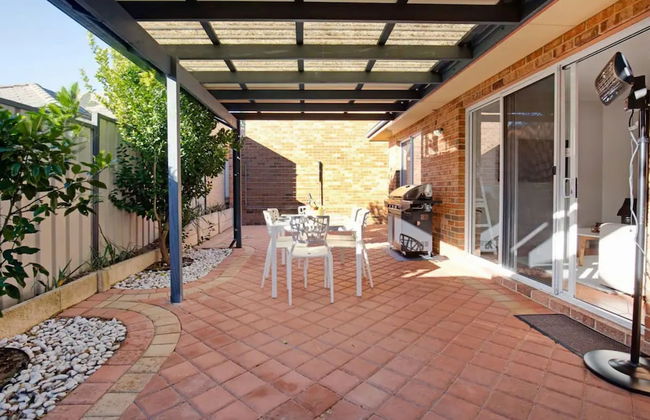 Idyllic Modern Scarborough Home Fireplace BBQ - Foto 33