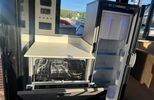 Yacht als Wohnung zu vermieten Hausboot direkt Tempelhofer Hafen - Foto 37