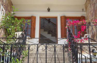 The Schoolmistress With The Golden Eyes, studios & rooms - Photo 8