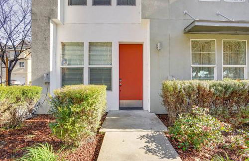 Walk to BART Station Richmond Townhome with Balcony - Photo 28