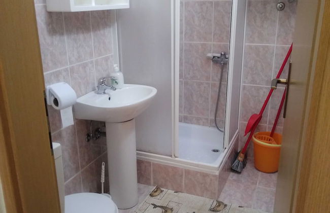 Bright and Modern: Fully Furnished Krk Apartments With Private Parking - Foto 8