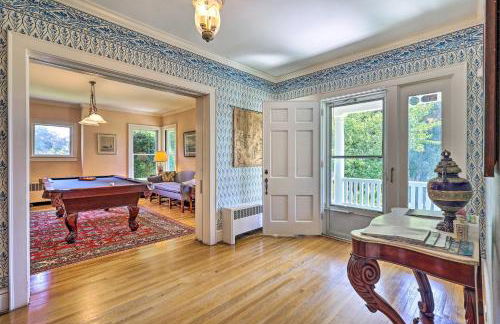 Lush Elkin Home with Porch Views and Pool Table - Foto 4