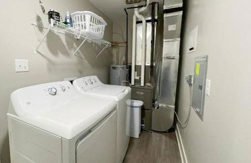 Main Floor Cozy 2 Bedroom Condo in Bettendorf - Photo 14