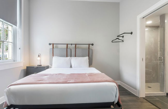 Bywater Suite Hotel - Photo 33