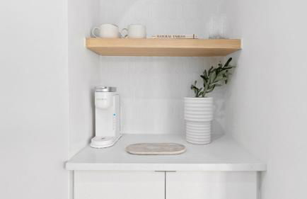 M Lake Worth Beach - Modern Villas Near West Palm Beach, Chic Retro Vibes, King Bed, Cozy Backyard, BBQ, Workspace, High-Speed Internet, Free Parking, 5 Minutes to Downtown & Beach - Foto 54