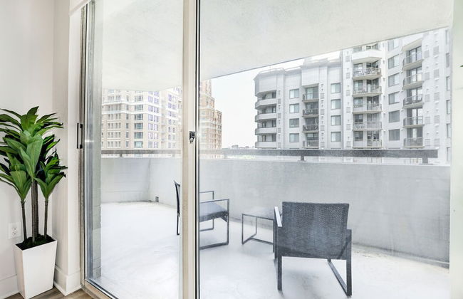 Elegant 2BR Apartment Minutes From DC - Foto 76