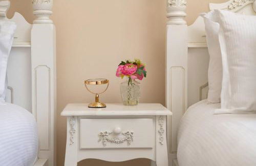 Downwood Vineyard Manor House in Idyllic Countryside - Photo 53