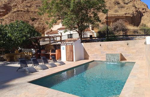 Cuevas Uropia - Foto 1