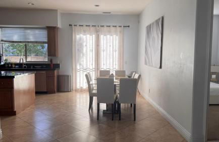 LA Dream Gem - Beautiful Home with Spa - Foto 36