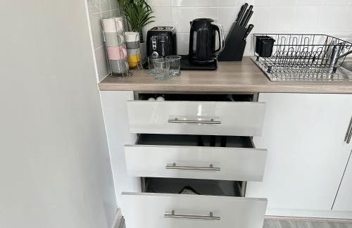 Cozy Family House 10 min from Manchester Airport - Photo 55