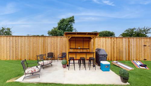Pool and Outdoor Bar! Spacious Getaway in Sachse - Foto 3