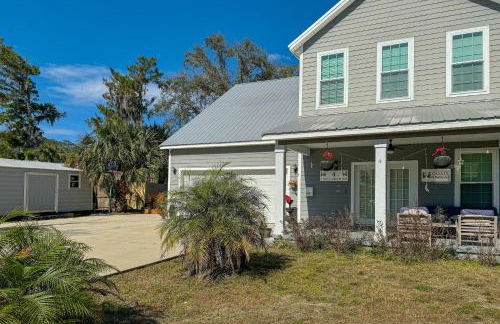 Updated, dog-friendly gem w/fenced yard, foosball & pool tables, WiFi, fireplace - Foto 5