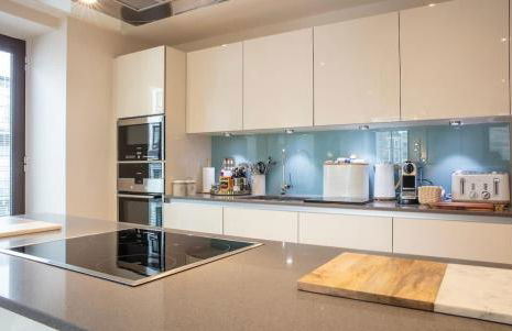 Westminster 2 bed 2 bath apartment with Air-Con - Photo 6
