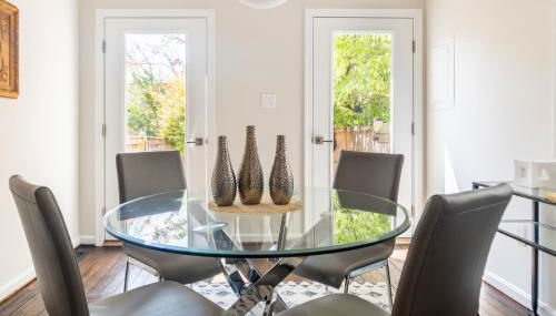 King Bed & Fenced Yard - Floyd's Freedom- Book Now! - Foto 2