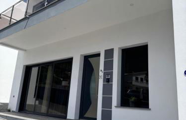 B - Elegent 2 Bedroom Modern Townhouse - Foto 15