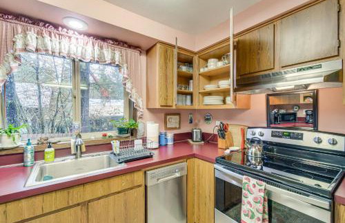 Cute Hoodsport Cottage Close to Lake Kokanee! - Foto 12