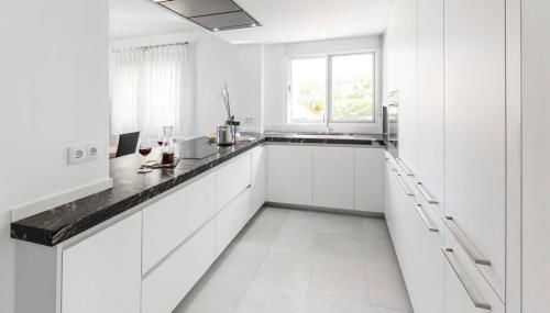 Bright villa with salt water pool - Foto 2