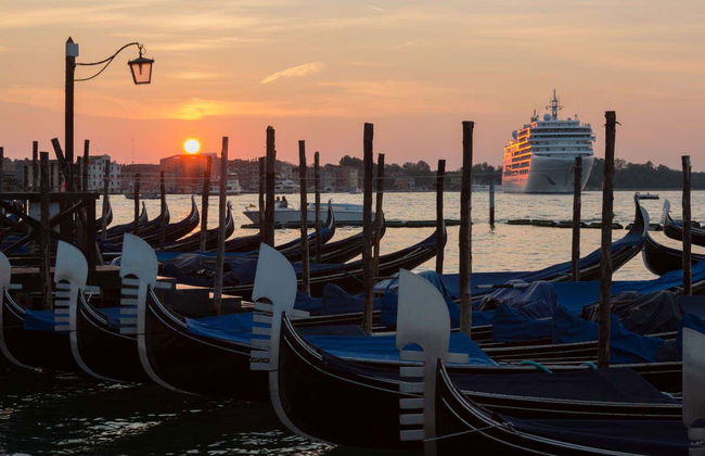Venetian Galleon Cruise with Dinner - Photo 4