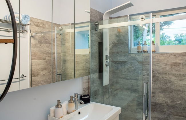 Walk to Wilton Drive - Spacious Quiet Villa 2 HOT TUB - Foto 4