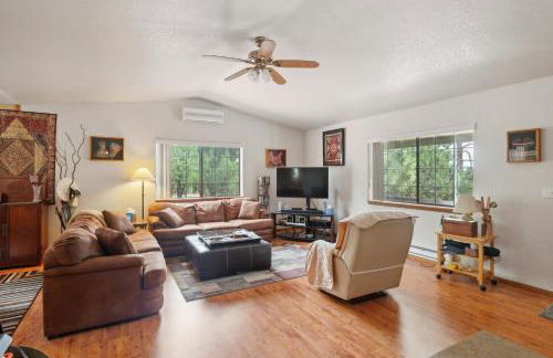 Secluded Mountain Cabin with Forest Views cabin - Foto 13