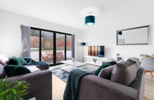 Modern 4 Bedroom House With Parking in Farnham Royal, Slough By 360stays - Foto 4