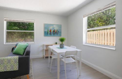 Comfy 2BR Apartment Near Las Olas with Patio, BBQ and FREE PARKING - Foto 10