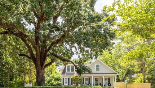 Artsy Downtown Retreat with Hot Tub - Foto 4