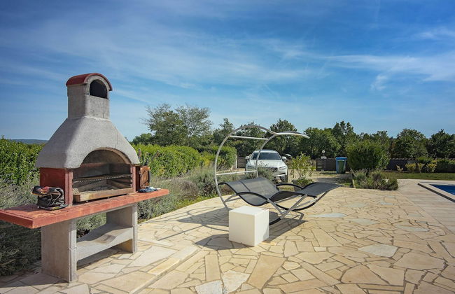 Detached Villa With Pool and Large Garden in Quiet Area Near the Sea - Foto 1